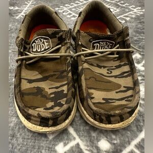 Hey dude - Youth size 11 camo boys